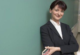 Kik taníthatnak erkölcstant?