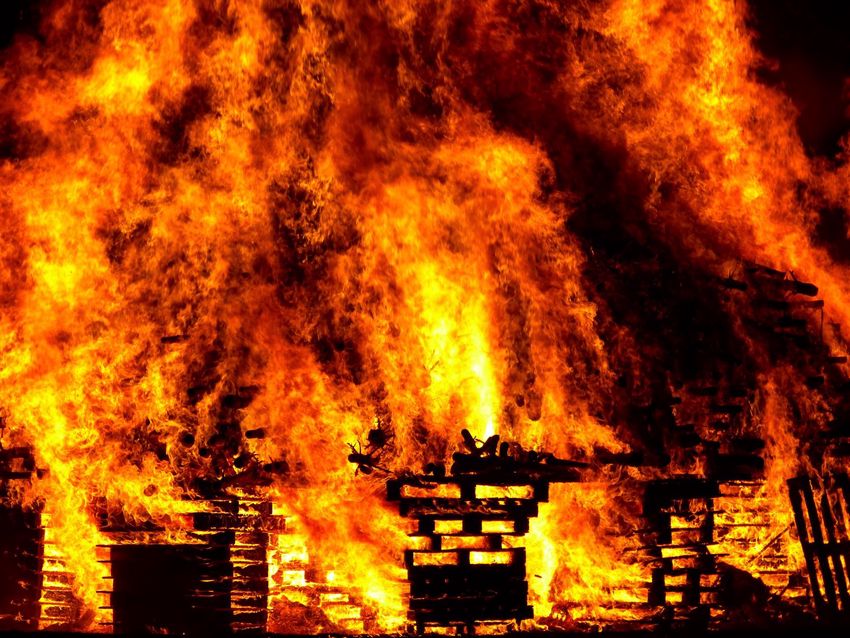 Lakatlan épület égett le Miskolcon