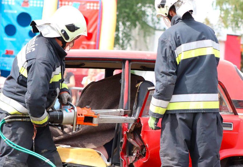 Súlyos baleset a Derék utcán; mentőt kellett hívni