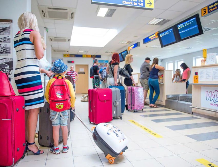 Visszatér az élet a debreceni repülőtéren is: indulnak a járatok!
