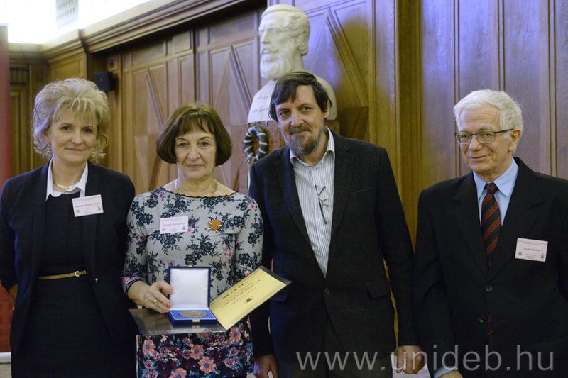 Debrecenben díjazták a kiváló pedagógusokat