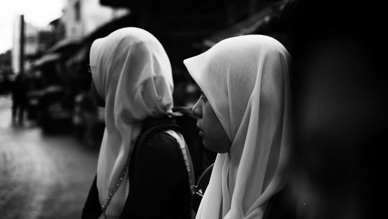 Hidzsáb viselésére buzdítják a magyar nőket