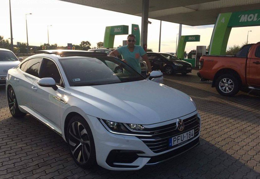 Győzike Debrecenben kapott luxusautót