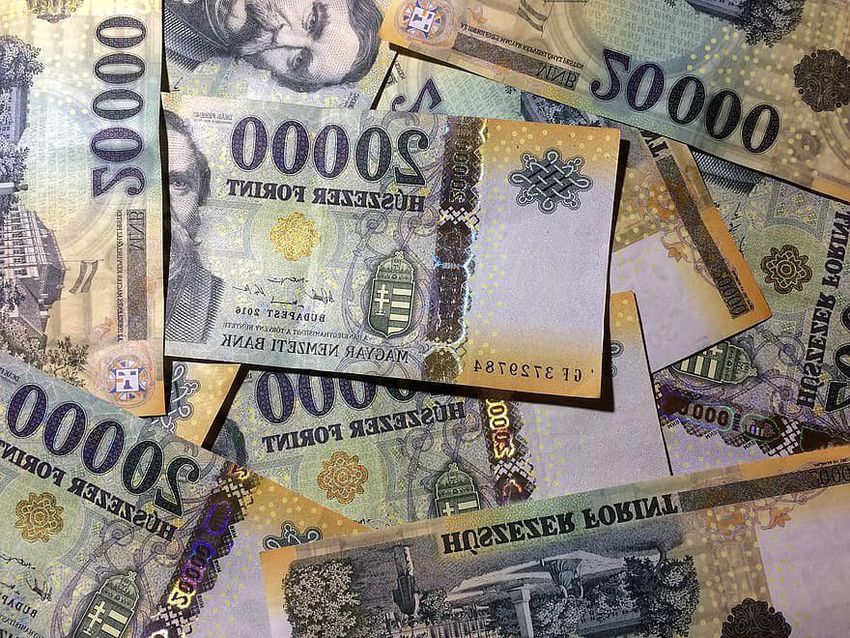 Nettó átlagkereset: 391 ezer 500 forint