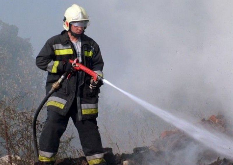 Nagy tűz Debrecen-Józsán: egy egész utcát lezártak