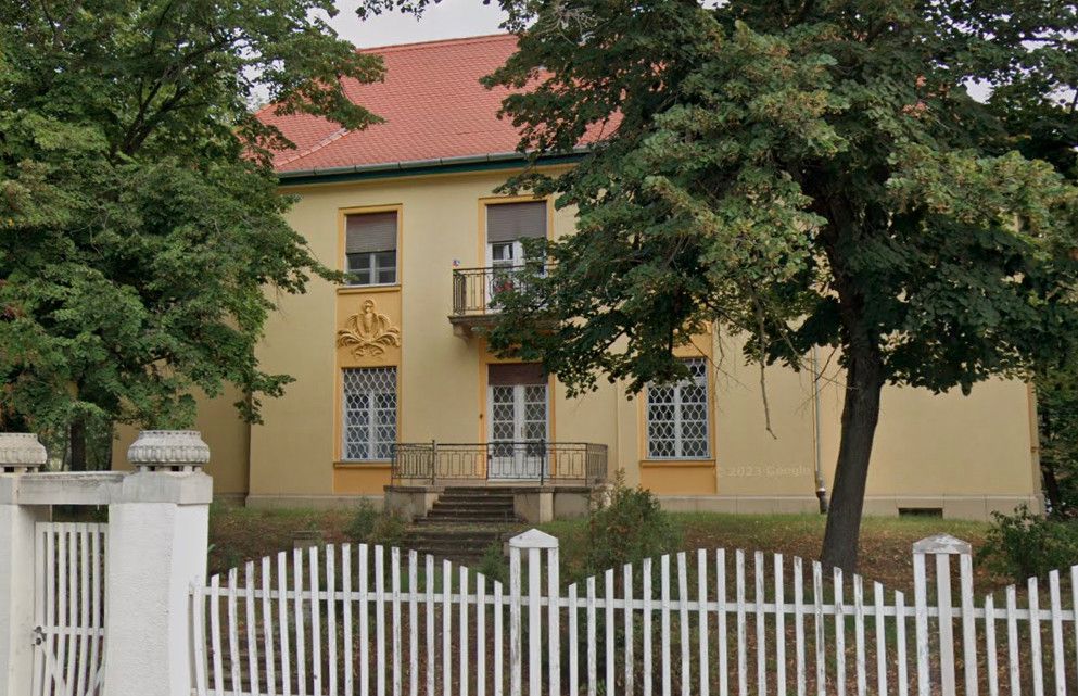 Nem hagyja veszni a régi villáit a Debreceni Egyetem