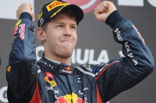 Kaotikus verseny után Vettel a világbajnok!