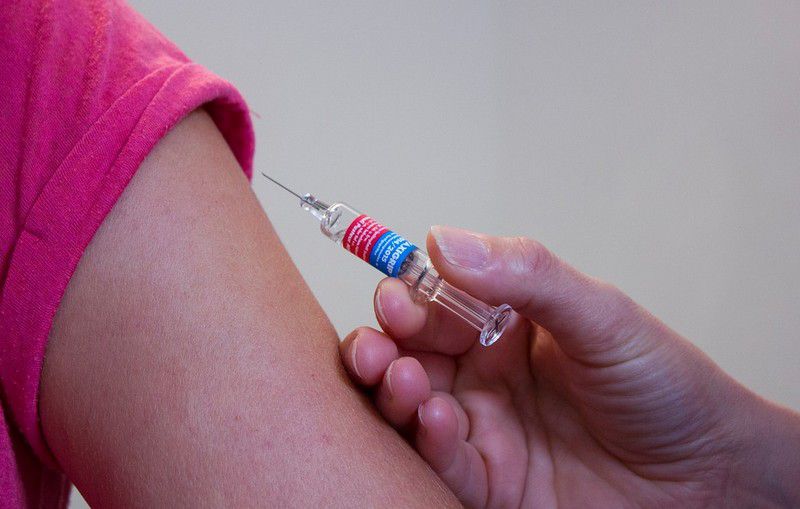 Megérkezett az ingyenes védőoltás az orvosokhoz