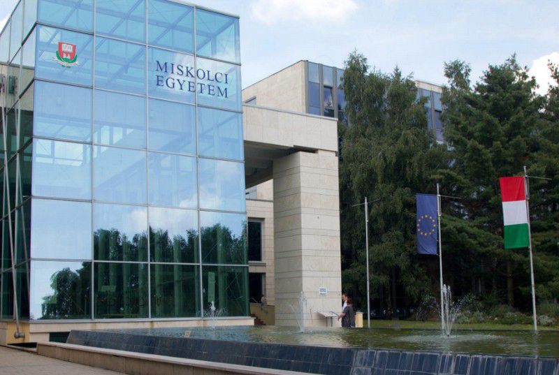 Bankóriás támogatja pénzzel a Miskolci Egyetemet