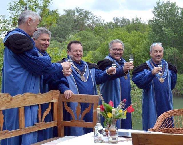 Kocsmából vissza az asztalra: a rendes pálinka szilvából fő