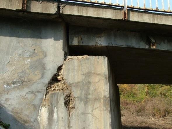 Kivitelezőre vár a részlegesen leszakadt borsodi híd