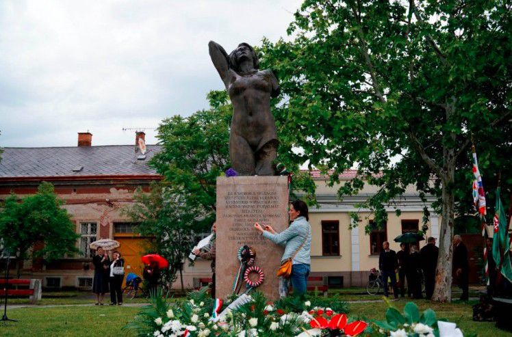 Trianon fáj, és lassítja a debreceni villamosokat...