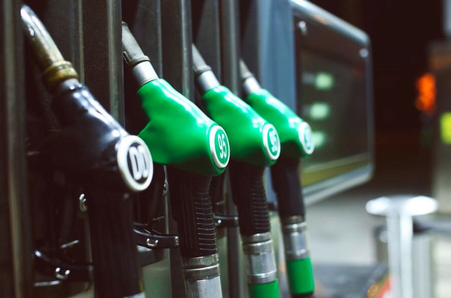 A kormány felszólítja az üzemanyag-kereskedőket, hogy áraikat igazítsák a régiós átlaghoz