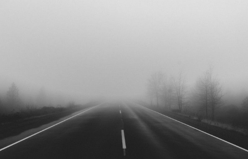 Sűrű köd nehezíti a közlekedést 