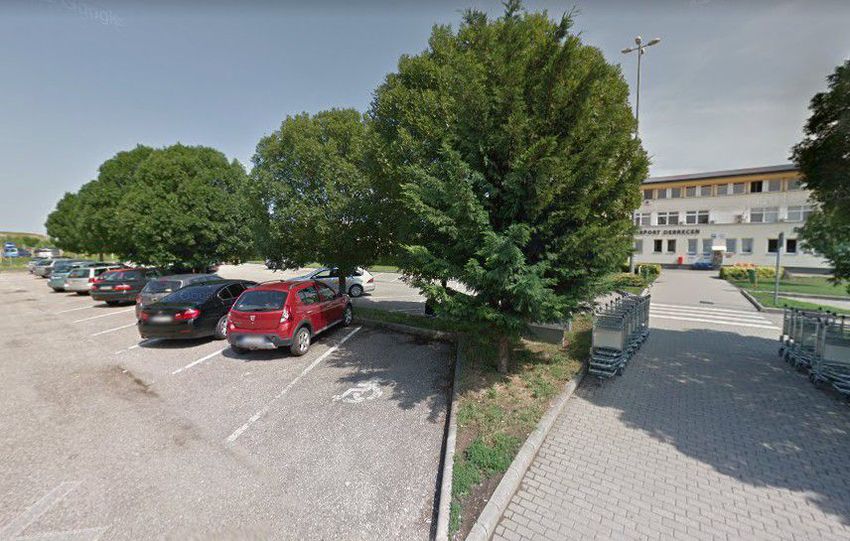 Húzós árak a Debreceni Repülőtér parkolójában