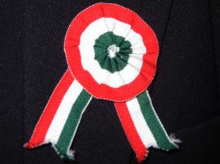Kokárdát oszt a Jobbik
