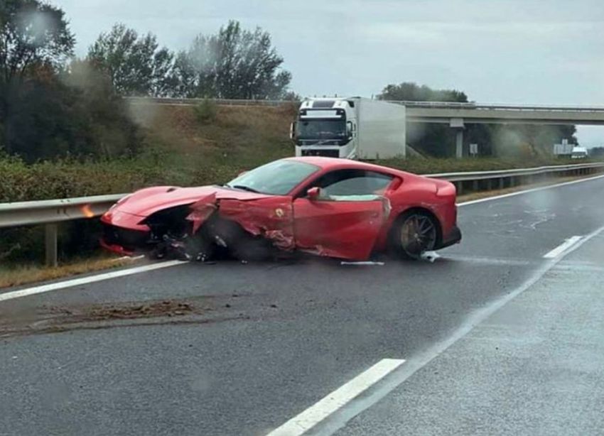 Összetört egy Ferrari Hejőpapinál
