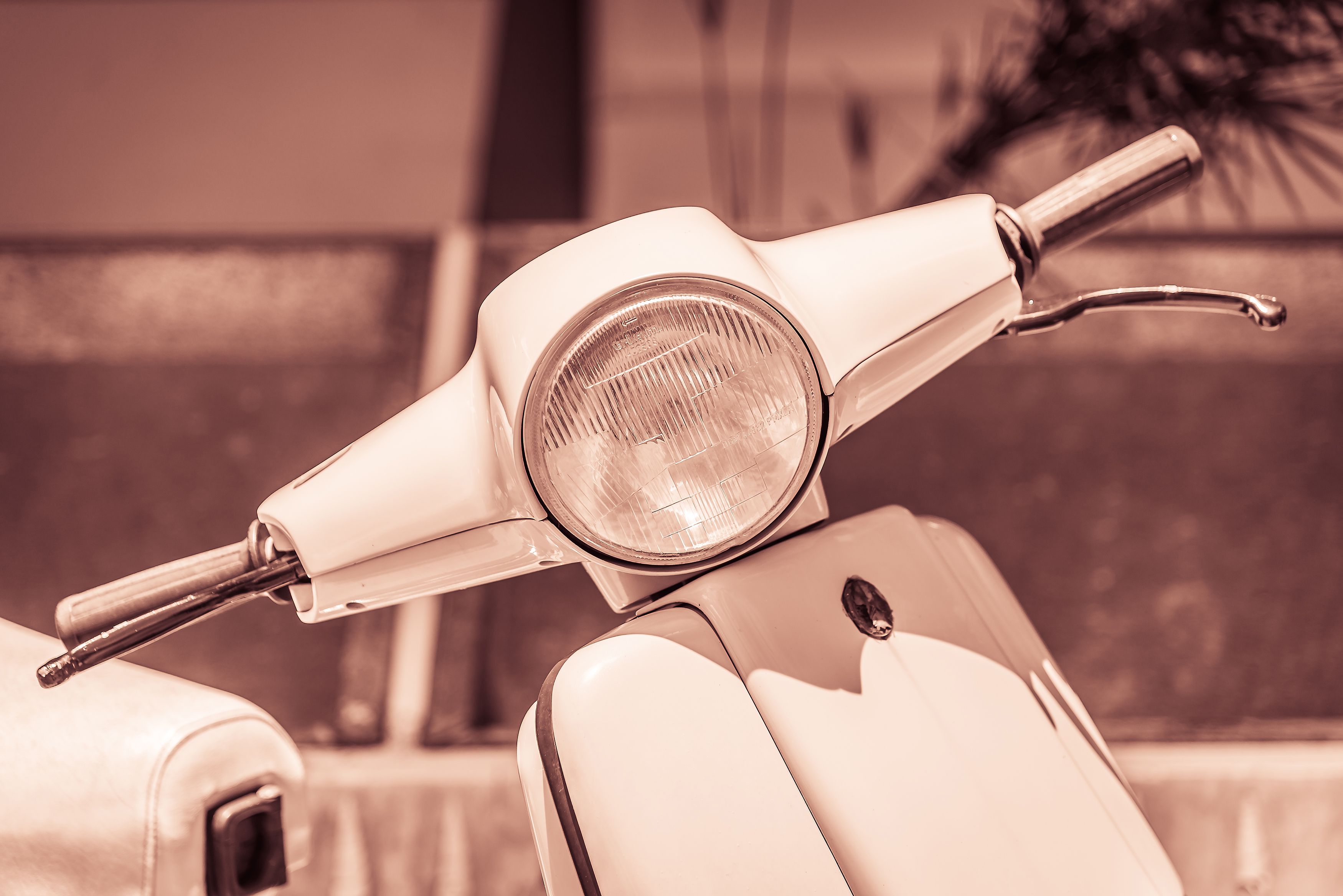 Vespa találkozó lassítja a forgalmat Debrecenben Vespa találkozó lassítja a forgalmat Debrecenben