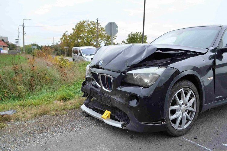 Ittasan okozott balesetet a 42-esen az osztrák sofőr