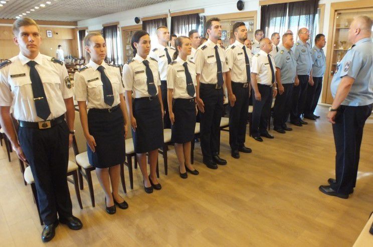 Nekik jó áll az egyenruha! Fiatal tisztek álltak munkába Debrecenben