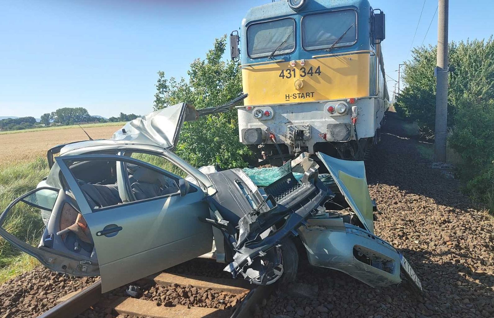 Vonatbaleset Méránál: az autó mindhárom utasa meghalt