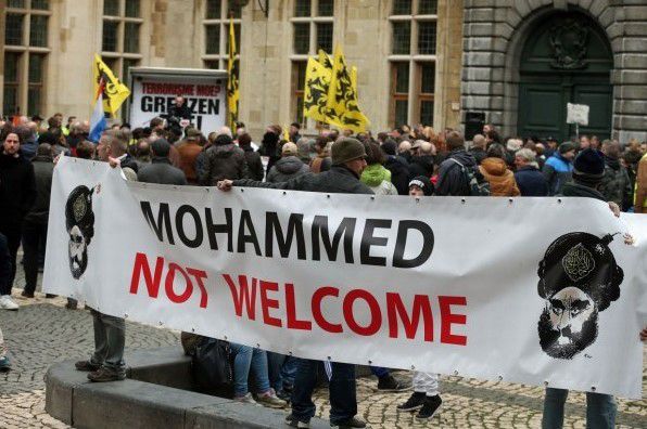 A muszlimok radikalizálódása aggasztó a szomszédban