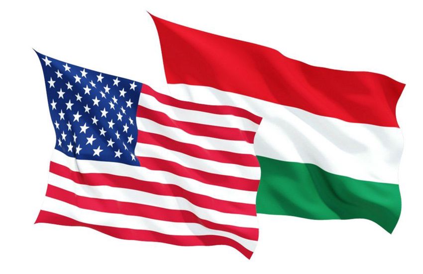 Még ilyet! A magyar és az amerikai zászló is szúrja a szemüket