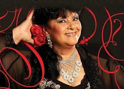Bangó Margit Debrecennek énekel