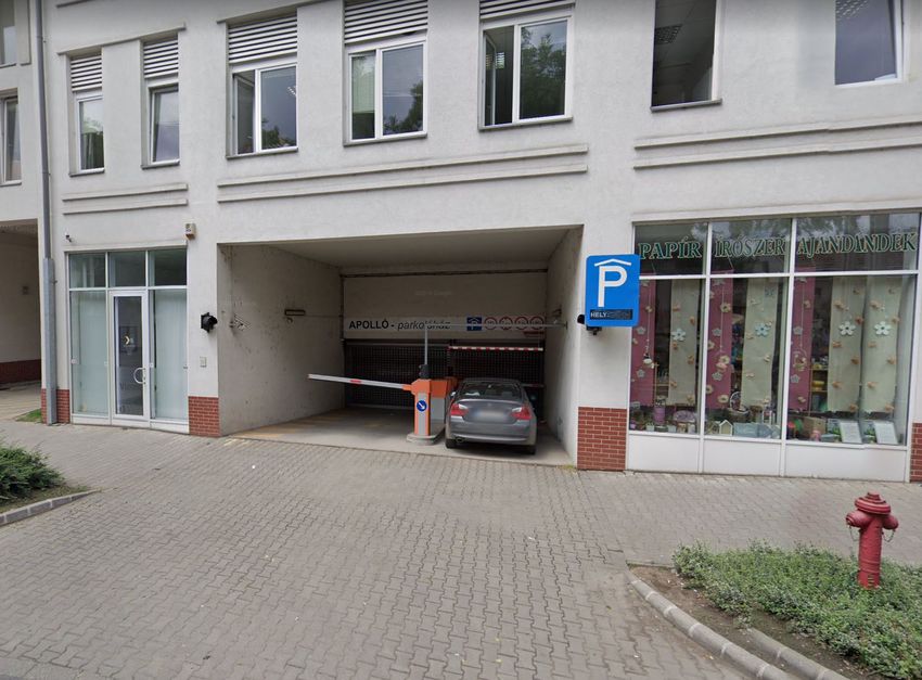 Ötszáz parkolóhely áll üresen Debrecen belvárosában