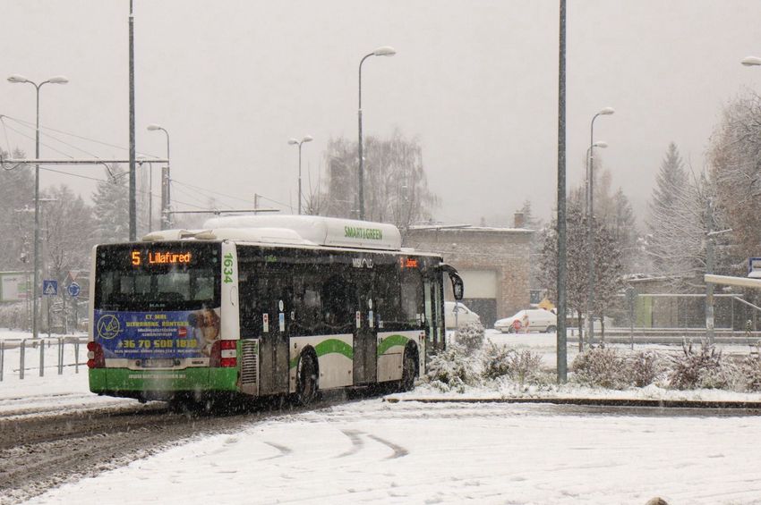Havazás: keresztbe fordult az úton egy miskolci busz