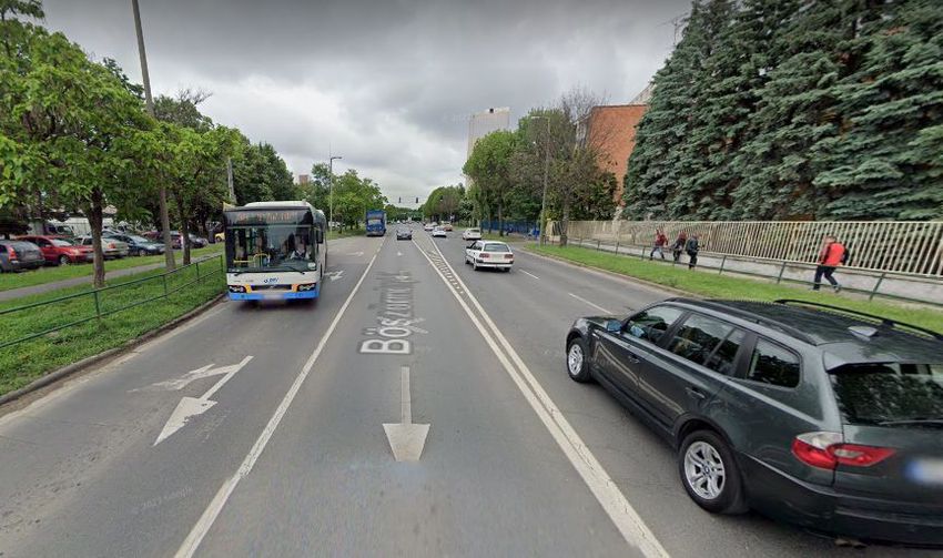 Autóbusszal karamboloztak Debrecenben