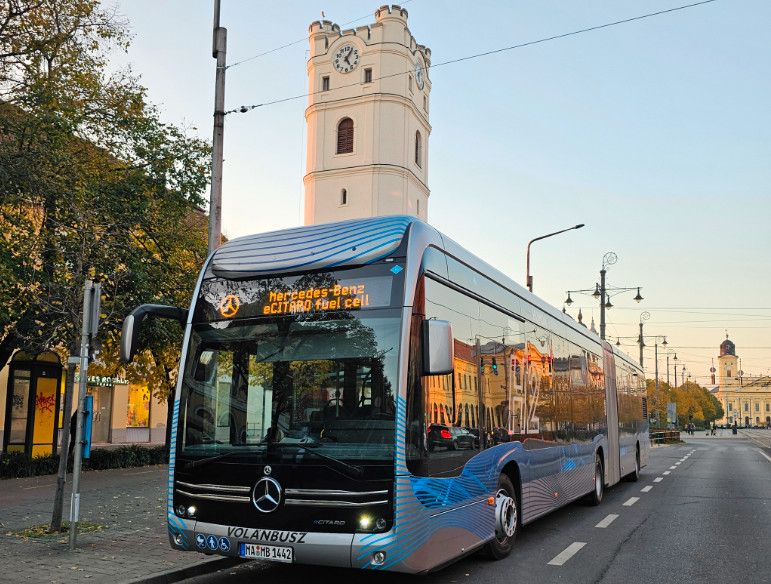 Újra jár az ingyenes hidrogénbusz Debrecenben