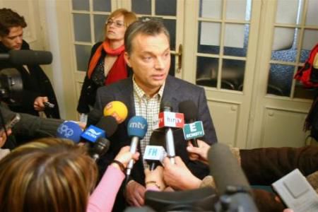 Orbán Viktor állami pénzt ígér a debreceni stadionra