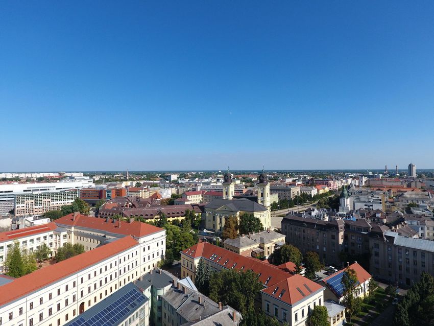 Debrecen jól teljesít, de nagyon szegény a szomszédság