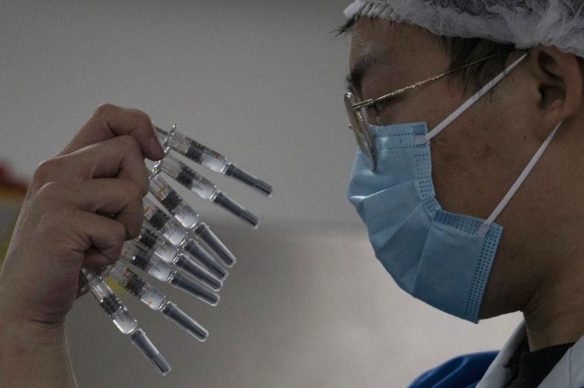 E-mailben nyugtatják a regisztráltakat: jó a kínai vakcina