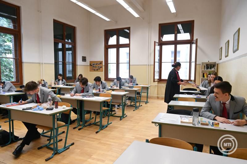 Történelemérettségi: 81 ezer diák ad számot tudásáról Történelemérettségi: 81 ezer diák ad számot tudásáról