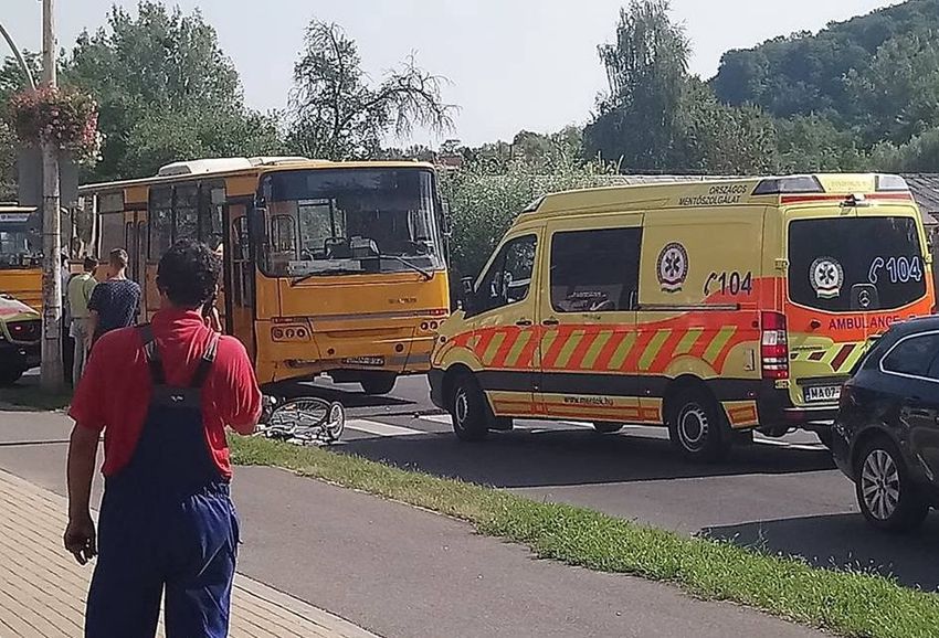 Gyerekek közé csapódott egy autó Kazincbarcikán