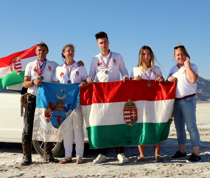 Távolsági világrekordot döntöttek meg a magyar íjászok