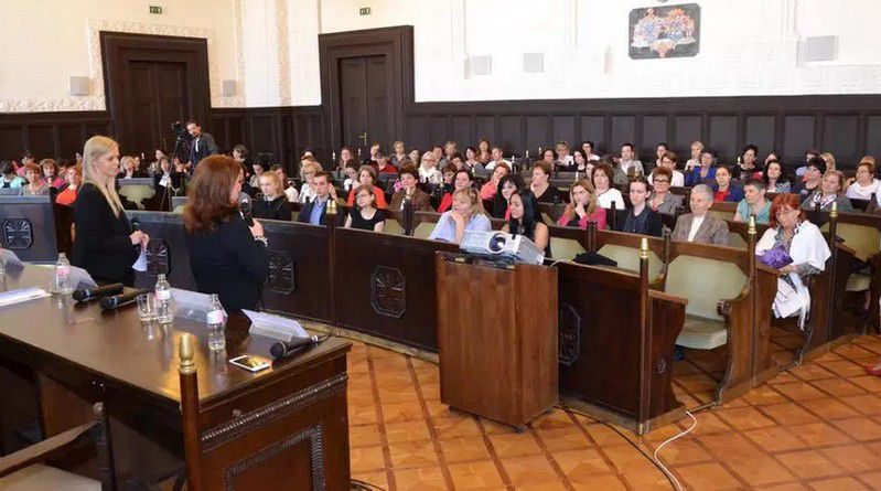 Család-anya-karrier: debreceni konferencia a nőkért