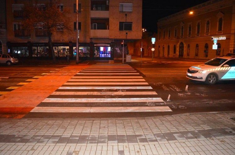 Gyalogosgázolás Debrecenben: a zebrán ütötték el a belvárosban