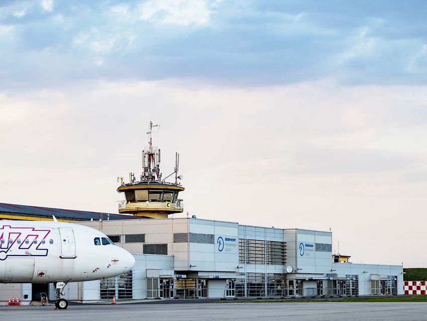 Segít a kormány a debreceni repülőtér újraindításában