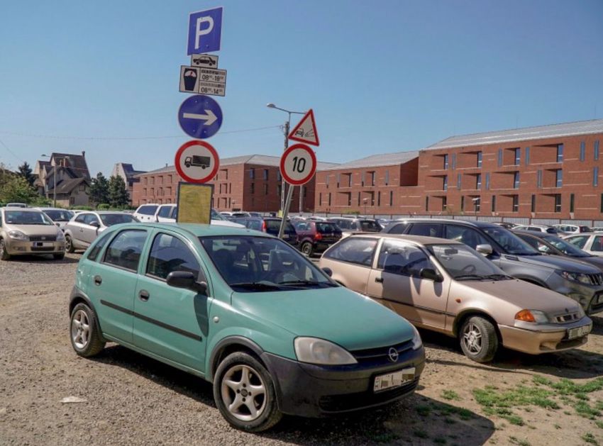 Ki fogja rendben tartani a debreceni parkolókat?