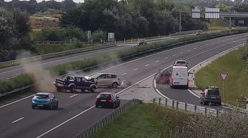 Döbbenetes videón az M3-ason történt baleset
