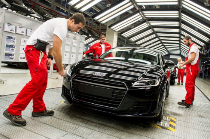 Audi-sztrájk: Debrecenre és a BMW-re is készülnek