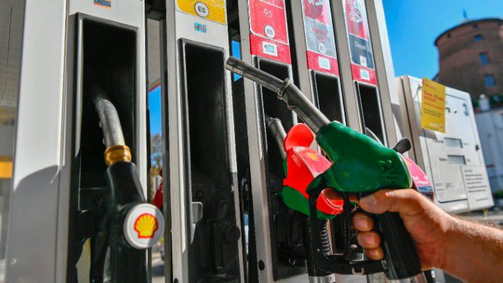 Óriásit zuhan a benzin ára