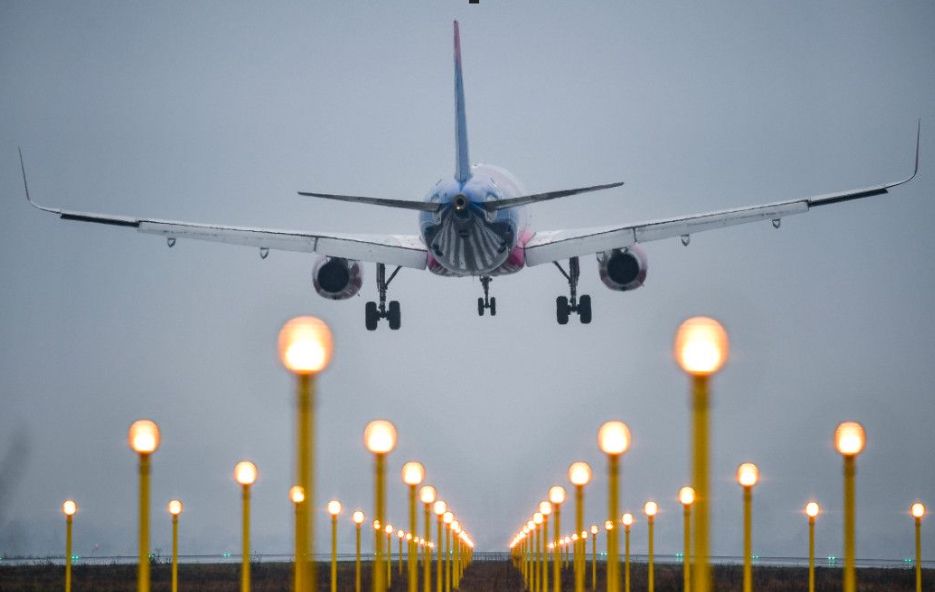 Sűrű köd a debreceni reptéren: két gép is Budapesten landolt 