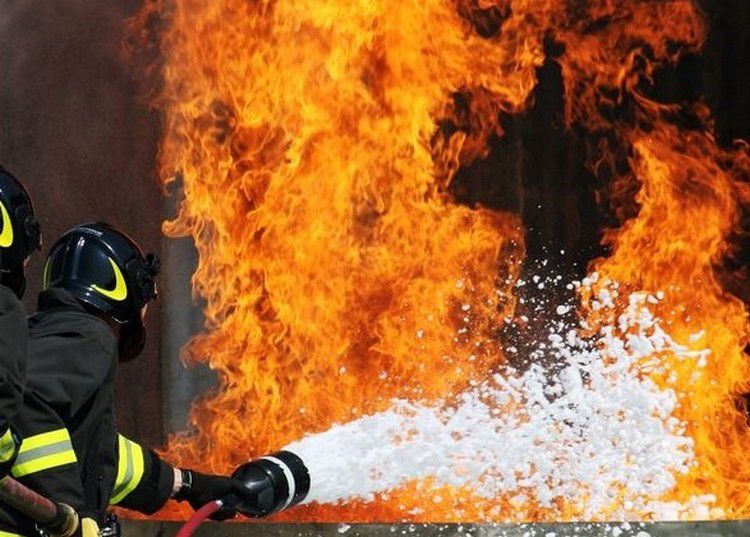 Tragédia Debrecenben: bennégett a melléképületben