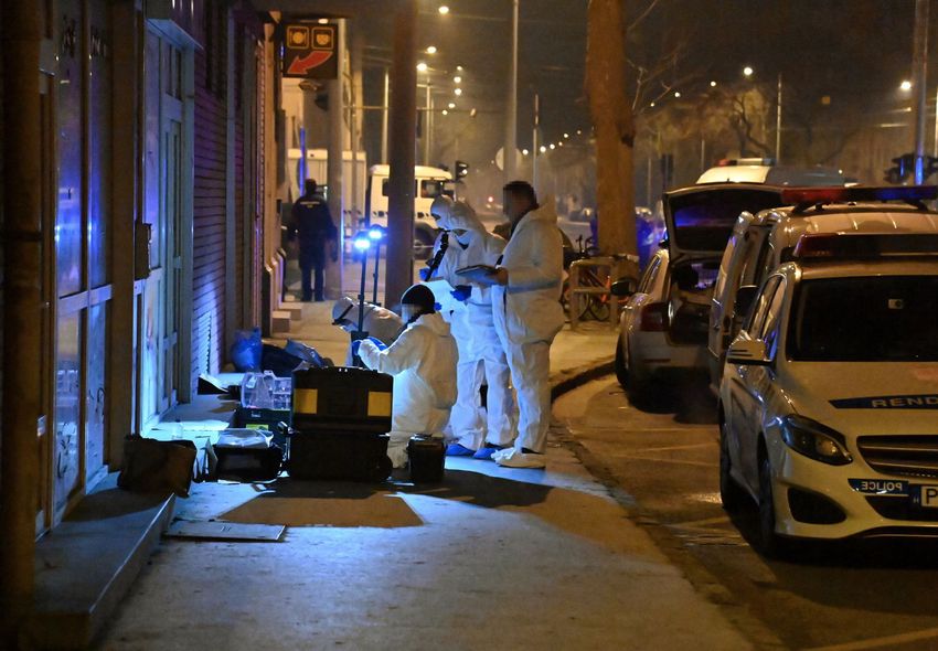 Halálra sebeztek egy rendőrt Budapesten