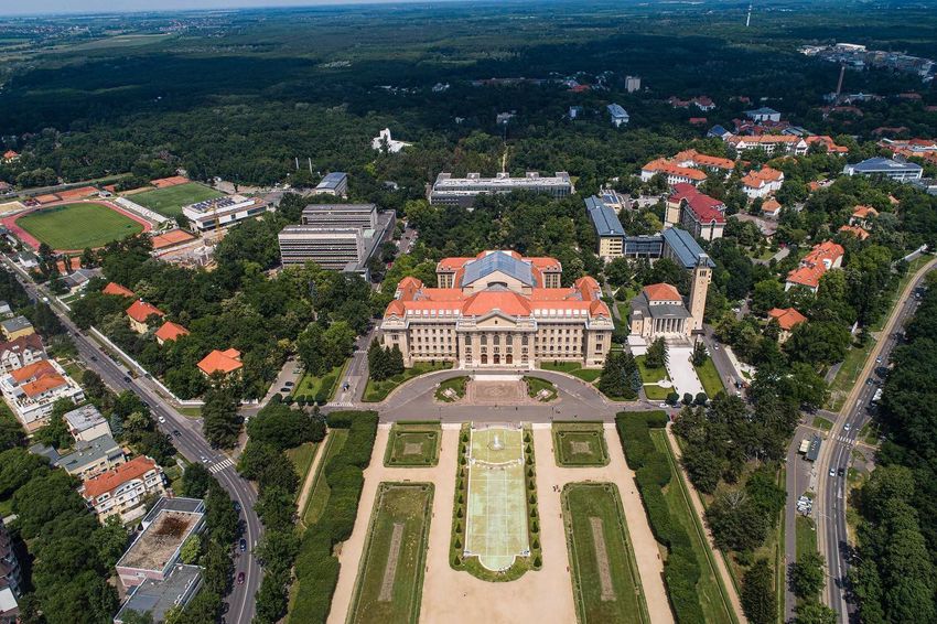 Gólyatáborokat mondott vissza a Debreceni Egyetem