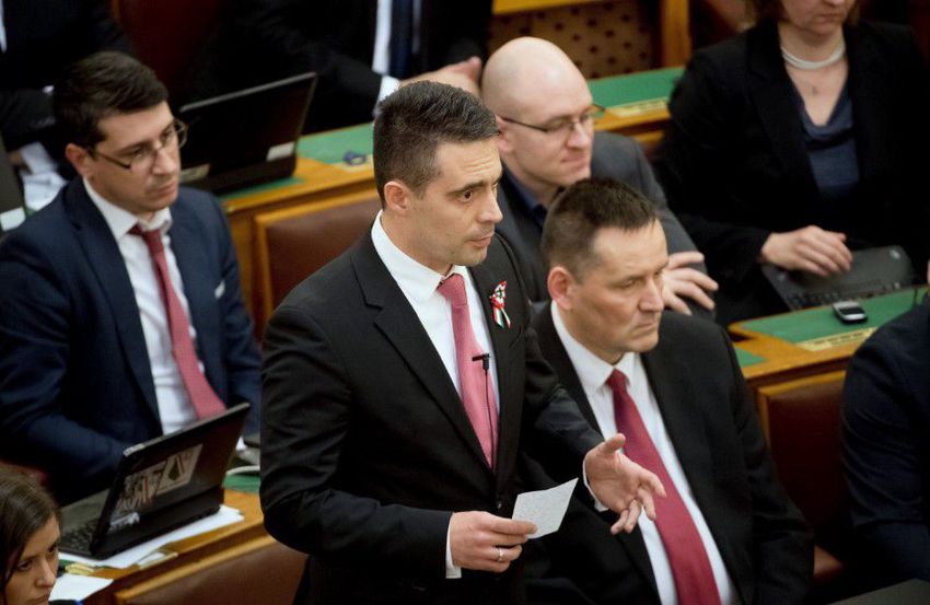 Vona ügynöközött, Orbán csicskázott